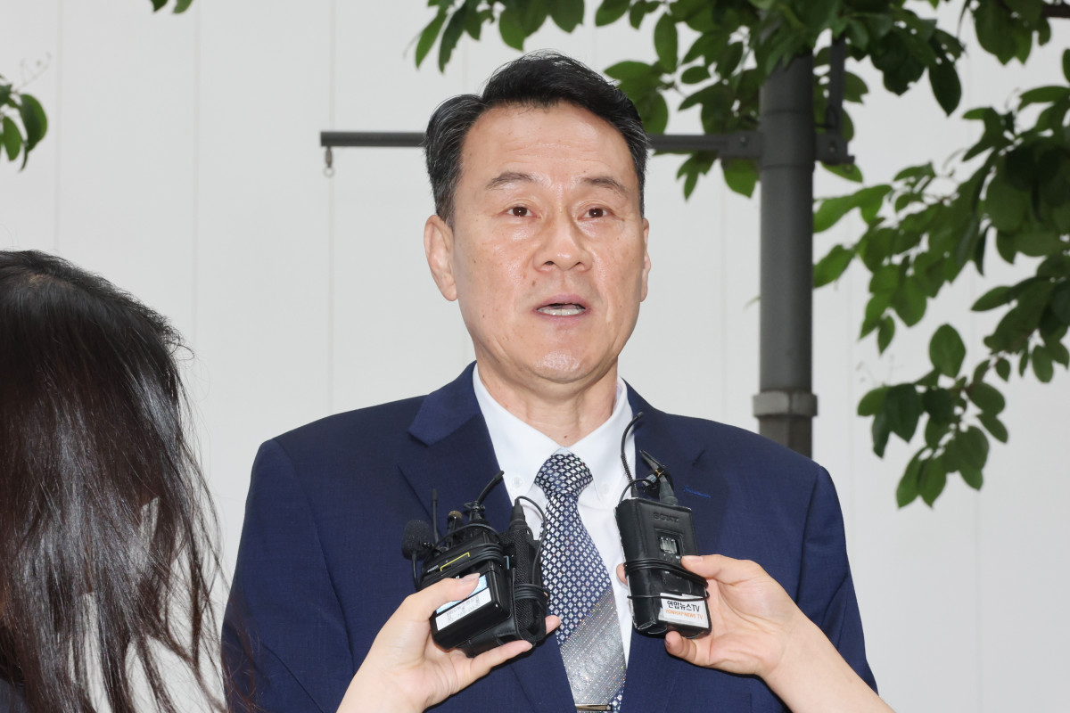▲김명수 전 합동참모본부 의장이 내란중요임무종사 등 혐의 피의자 조사를 받기 위해 지난달 27일 경기도 과천 2차종합특검에 출석하며 발언하고 있다. (연합뉴스)
