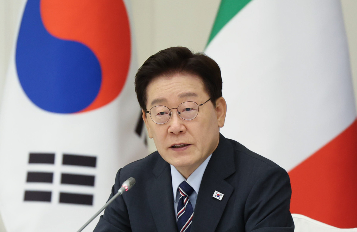 ▲이재명 대통령이 12일(현지시간) 이탈리아 로마의 한 호텔에서 열린 비즈니스 라운드테이블에서 발언하고 있다. 사진=연합뉴스
