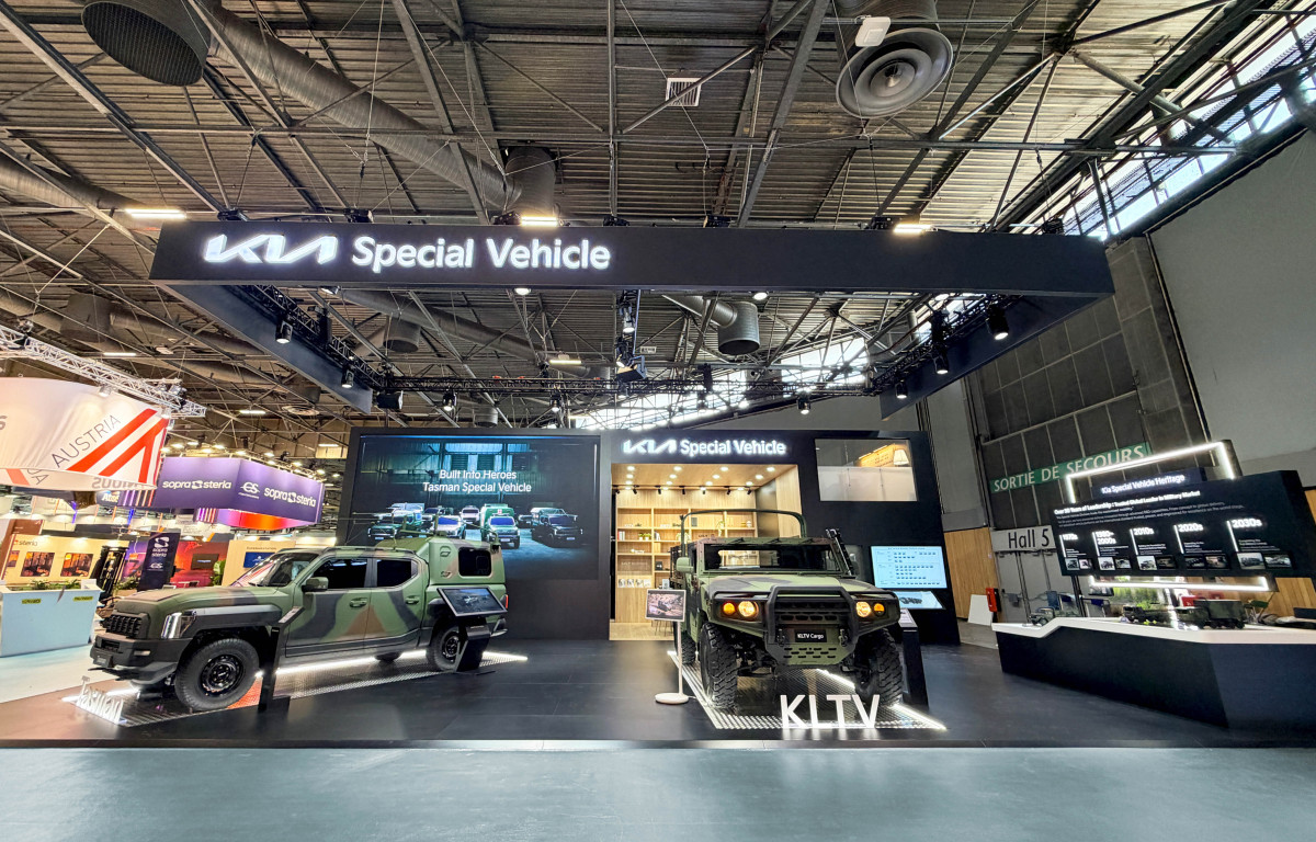 ▲기아가 세계 최대 규모의 방위산업 전시회인 ‘Eurosatory 2026’에 참가해 다양한 군용차량을 선보인다. ‘Eurosatory 2026’ 기아 전시관 (사진=기아)