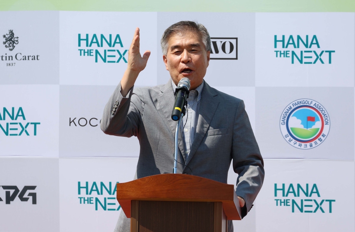 ▲김현기 강남구청장 당선인이 15일 서울 강남구 강남탄천파크골프장에서 열린 ‘제1회 비바브라보배 강남3구 파크골프대회’에서 축사를 하고있다. 이투데이피엔씨가 주최하고 강남구파크골프협회가 주관한 강남3구 파크골프대회는 강남·서초·송파 3구 파크골프 동호인을 대상으로 한 권역형 생활체육 행사다. 신태현 기자 holjjak@