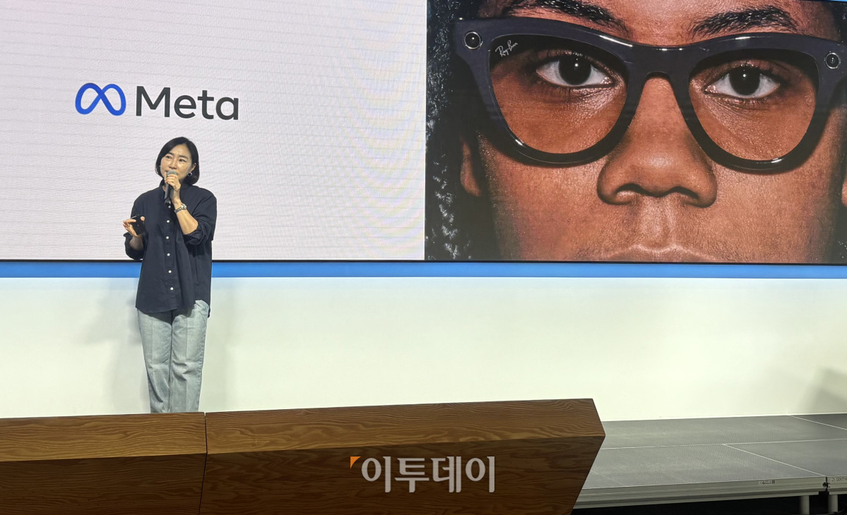 ▲4일 메타코리아 사무실에서 열린 메타 AI 글라스 체험 행사에서 메타코리아 김진아 대표가 발표를 하고 있다. (임유진 기자 newjean@)