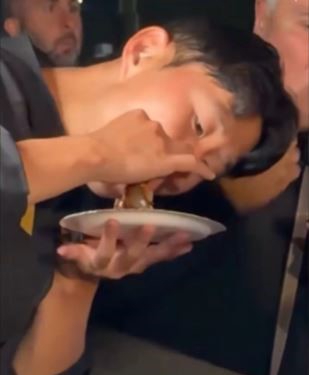 ▲타코를 먹고 있는 축구 국가대표팀의 손흥민(LAFC). (출처='@soyreferee' 인스타그램 캡처)