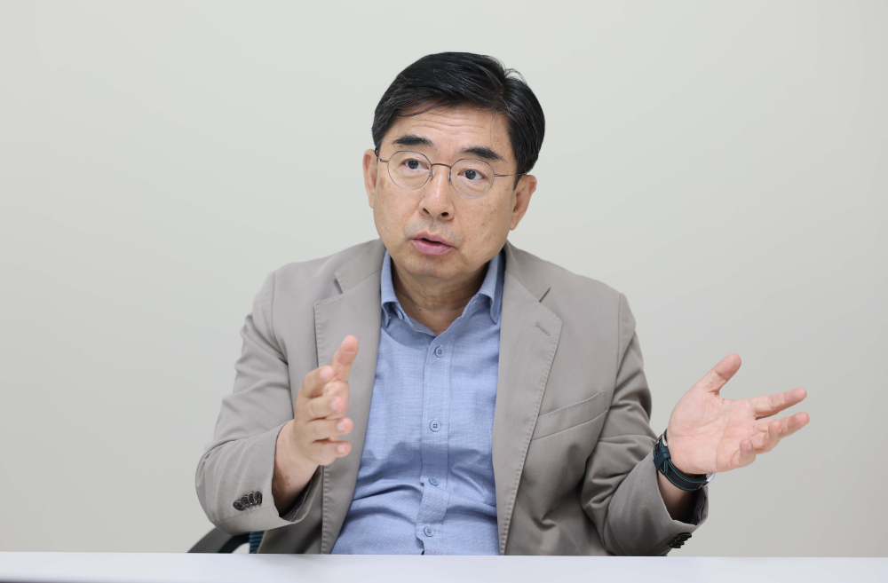 ▲김학래 원익로보틱스 대표가 4일 경기 안양시 원익로보틱스 연구소에서 이투데이와 인터뷰를 갖고 있다. 신태현 기자 holjjak@ (이투데이DB)
