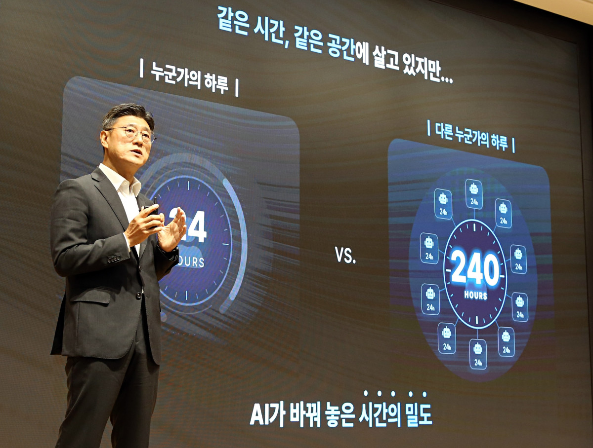 ▲정재헌 SKT CEO가 지난 11일 경기 이천시 SKMS 연구소에서 열린 '2026 뉴 이천포럼'에서 키노트 스피치를 진행하는 모습. (사진제공=SKT)