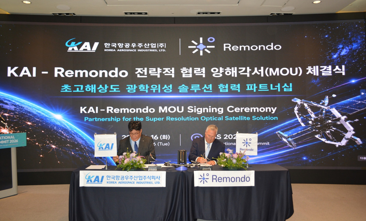 ▲MOU 체결 기념사진(왼쪽부터 KAI 우주사업본부 서현석 본부장, 레몬도 미국지사 짐 베클리 대표) (KAI)