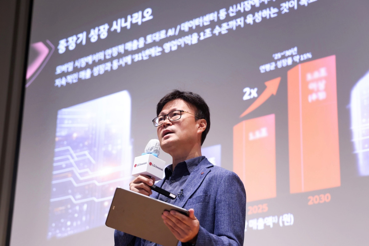 ▲조지태 LG이노텍 패키지솔루션사업부장(전무)이 패키지솔루션 사업의 중장기 성장 시나리오를 설명하고 있다. (사진제공=LG이노텍)
