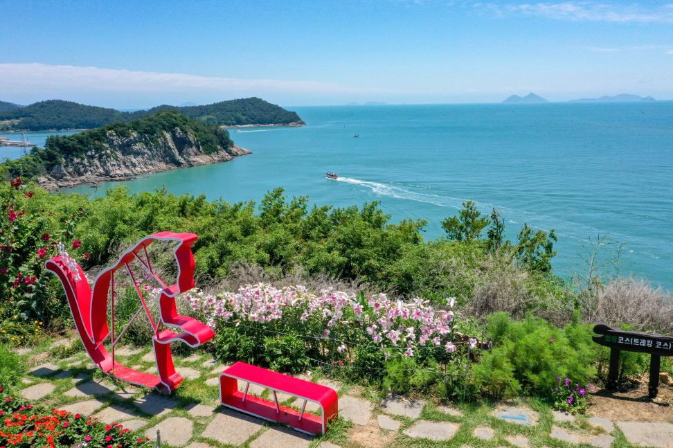 ▲전남 고흥군 사계절 꽃피는 쑥섬. (사진제공=고흥군)