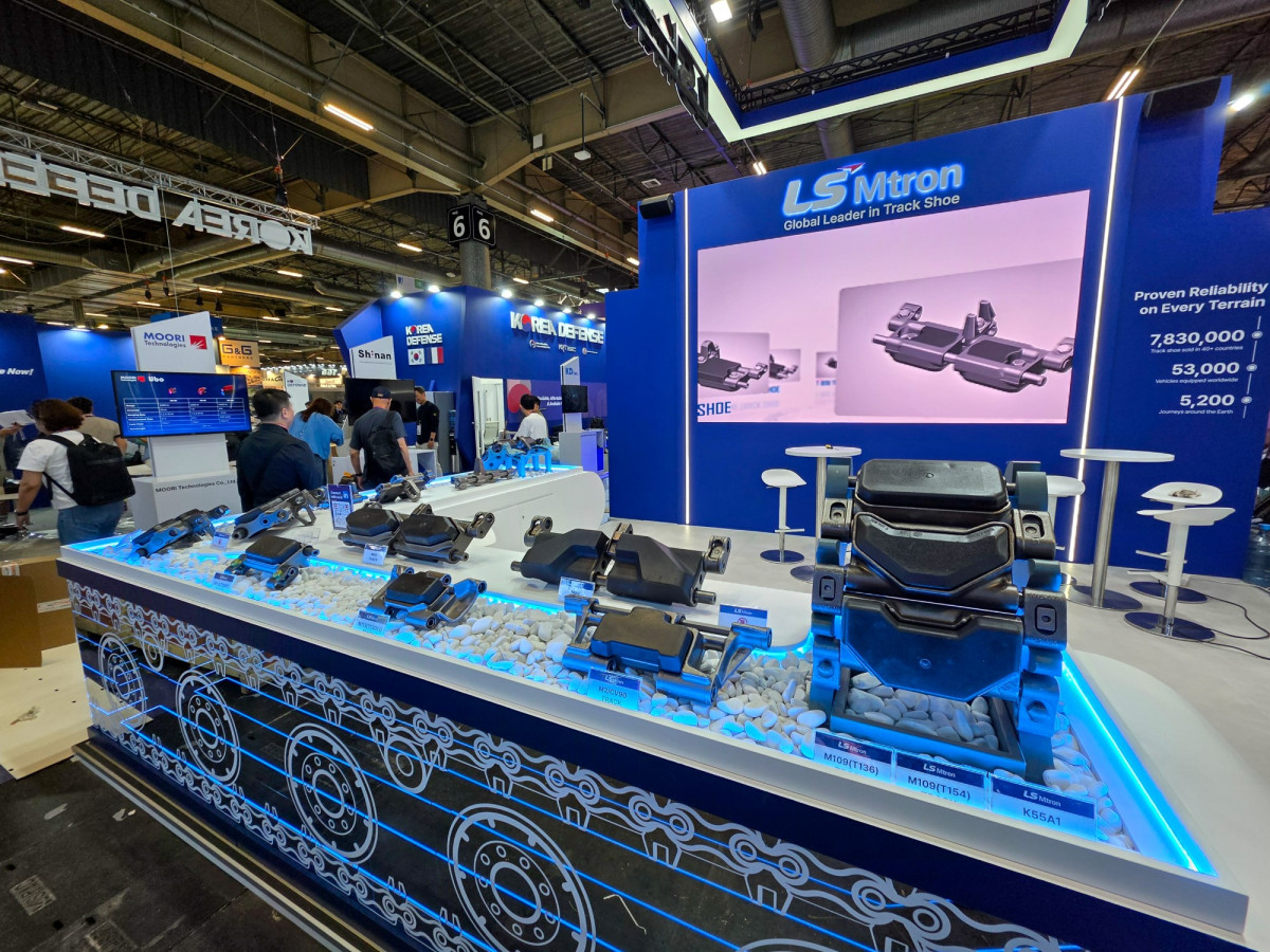 ▲프랑스 유로사토리(Eurosatory)에서 LS엠트론 부스 전경 (사진제공-LS엠트론)