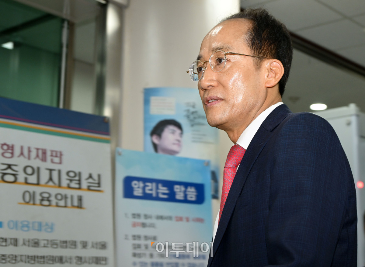 ▲내란 중요임무 종사 혐의로 기소된 추경호 대구시장 당선인이 17일 서울 서초구 서울중앙지방법원에서 열린 1심 속행 공판에 출석하고 있다. 사진공동취재단