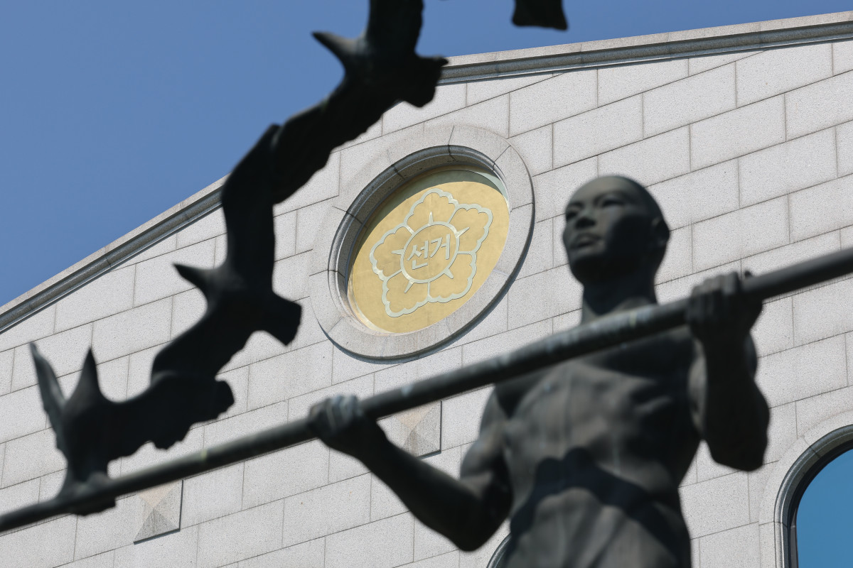 ▲6·3 지방선거 '투표용지 부족 사태'를 수사하는 검경 합동수사본부(합수본)가 중앙선거관리위원회 서버 등에 대한 압수수색을 마무리하고 본격적인 조사에 돌입할 것으로 보이는 가운데 15일 경기도 과천시 중앙선거관리위원회의 모습. (연합뉴스)