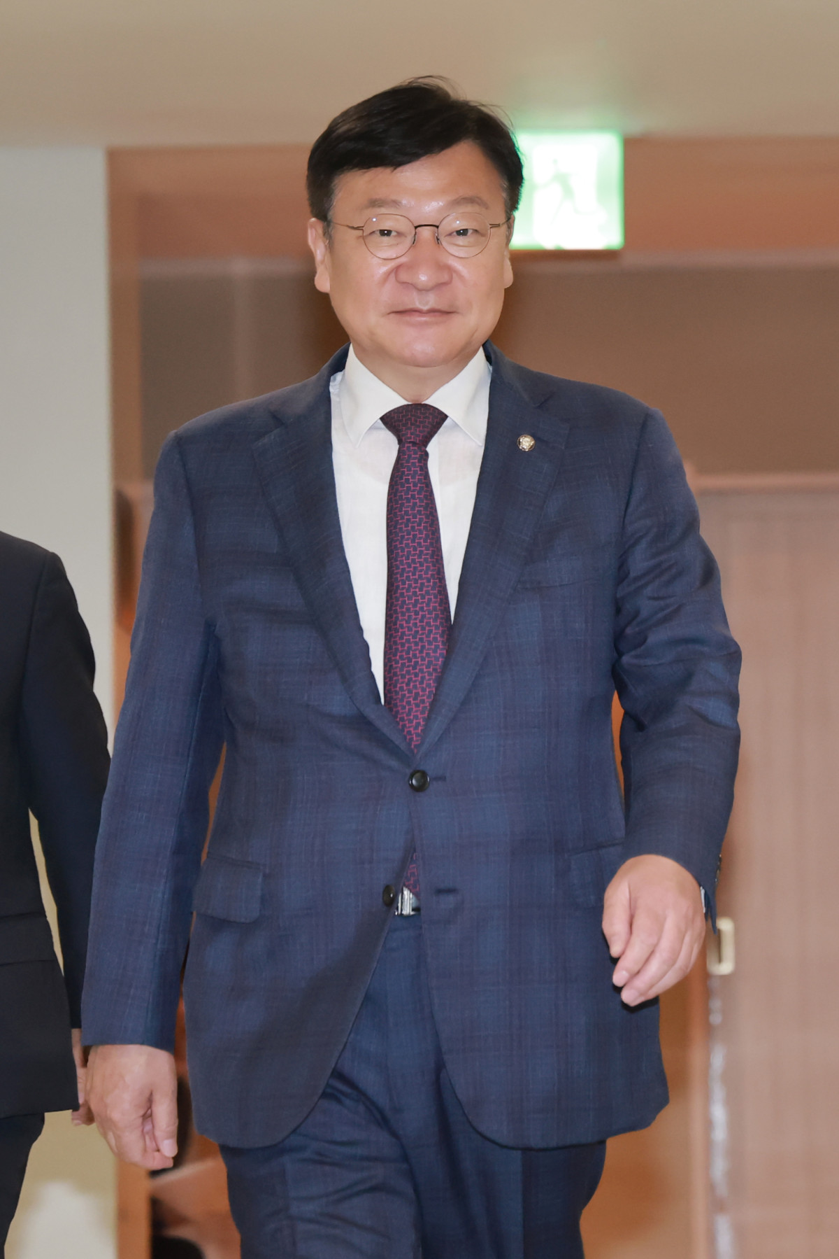 ▲국민의힘 정점식 원내대표가 16일 서울 영등포구 여의도에서 같은 당 5선 의원들과 오찬 간담회를 하기 위해 식당으로 향하고 있다. (연합뉴스)