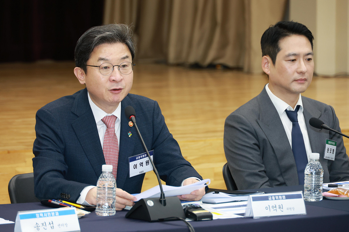 ▲이억원 금융위원장이 17일 오후 서울 중구 예금보험공사에서 열린 '포용금융 현장 대토론회'에서 모두발언을 하고 있다. (사진제공=금융위원회)