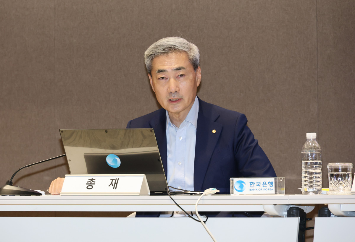 ▲신현송 한국은행 총재가 17일 서울 중구 한국은행 별관에서 2026년 상반기 물가안정목표 운영상황 점검을 발표하고 있다. (연합뉴스)