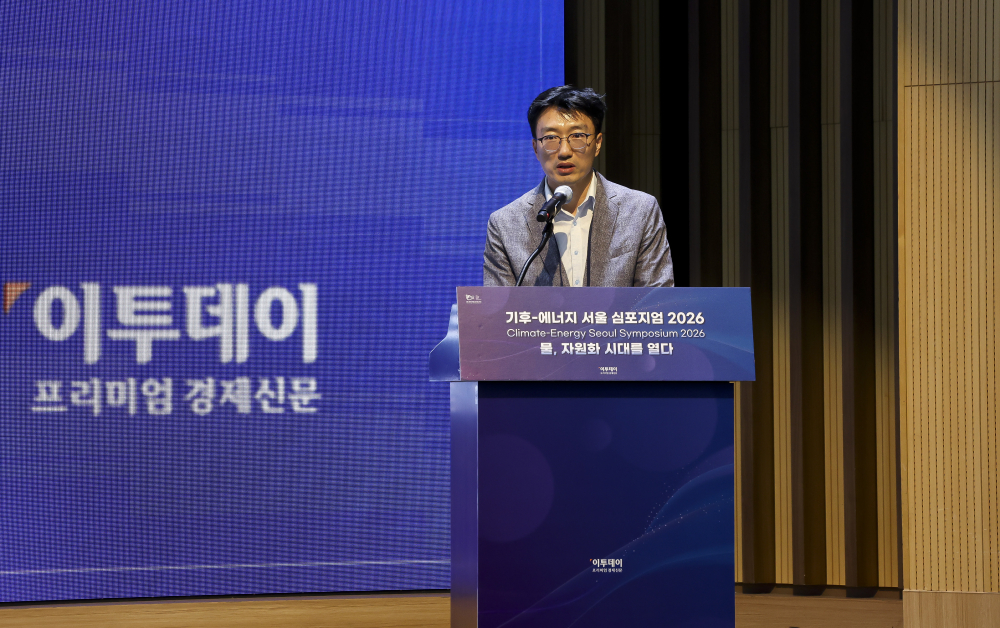 ▲박성오 한국수자원공사 수자원운영처 전력계획부장이 17일 서울 강남구 ST센터에서 열린 ‘기후-에너지 서울 심포지엄(CESS) 2026’에서 ‘청정에너지원으로서의 물: 수력-양수발전의 현실 적용’을 주제로 주제발표를 하고 있다. ‘물, 자원화 시대를 열다’를 주제로 이투데이와 한국물포럼이 주관한 CESS(Climate Change-Energy Seoul Symposium)2026은 기후변화-에너지 프레임의 중심에 ‘물’을 놓고 가치의 재정의와 자원화 관점에서 물 산업의 오늘과 내일을 조망하는 자리다. 고성준 기자 joonko1@