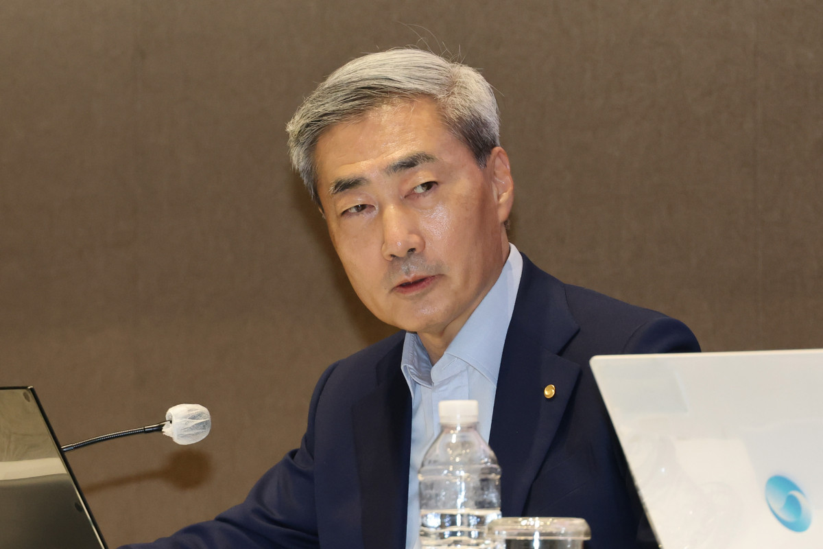 ▲신현송 한국은행 총재가 17일 서울 중구 한국은행 별관에서 열린 2026년 상반기 물가안정목표 운영상황 점검 기자설명회에서 발언하고 있다. (연합뉴스)