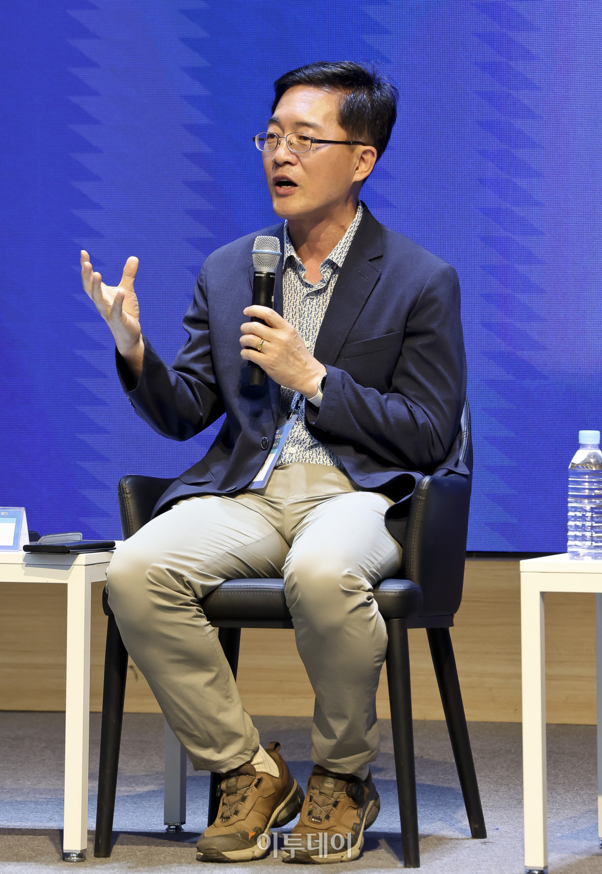 ▲문상기 한국환경산업기술원 수석연구원이 17일 서울 강남구 ST센터에서 열린 ‘기후-에너지 서울 심포지엄(CESS) 2026’에서 패널토론 중 발언하고 있다. ‘물, 자원화 시대를 열다’를 주제로 이투데이와 한국물포럼이 주관한 CESS(Climate Change-Energy Seoul Symposium)2026은 기후변화-에너지 프레임의 중심에 ‘물’을 놓고 가치의 재정의와 자원화 관점에서 물 산업의 오늘과 내일을 조망하는 자리다. 고성준 기자 joonko1@