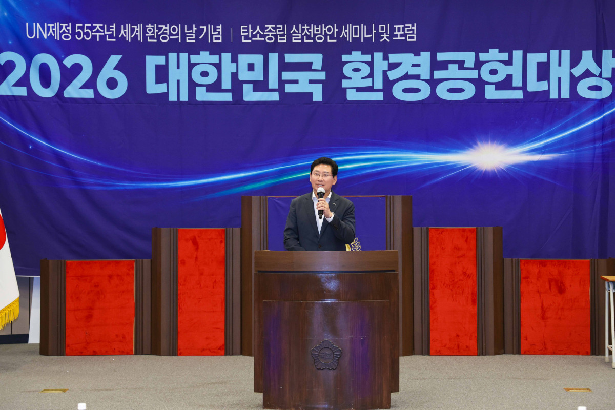 ▲이상일 용인특례시장이 17일 국회박물관에서 열린 '2026 대한민국 환경공헌대상 시상식'에서 수상 소감을 밝히고 있다 (김재학 기자)