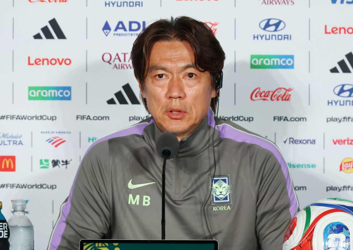▲2026 북중미 월드컵에 출전한 한국 축구 국가대표팀의 홍명보 감독이 멕시코전을 하루 앞둔 17일(현지시간) 멕시코 과달라하라 스타디움에서 열린 공식 기자회견에서 질문에 답하고 있다. (연합뉴스)