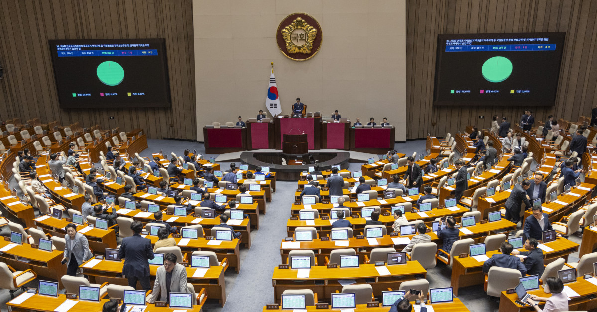 ▲조정식 국회의장이 18일 국회에서 열린 6월 임시국회 3차 본회의에서 제9회 전국동시지방선거 투표용지 부족 사태 등 국민참정권 침해 진상규명 및 선거관리 개혁을 위한 국정조사 계획서 승인의 건에 대한 가결 선포를 하고 있다. (사진=연합뉴스)