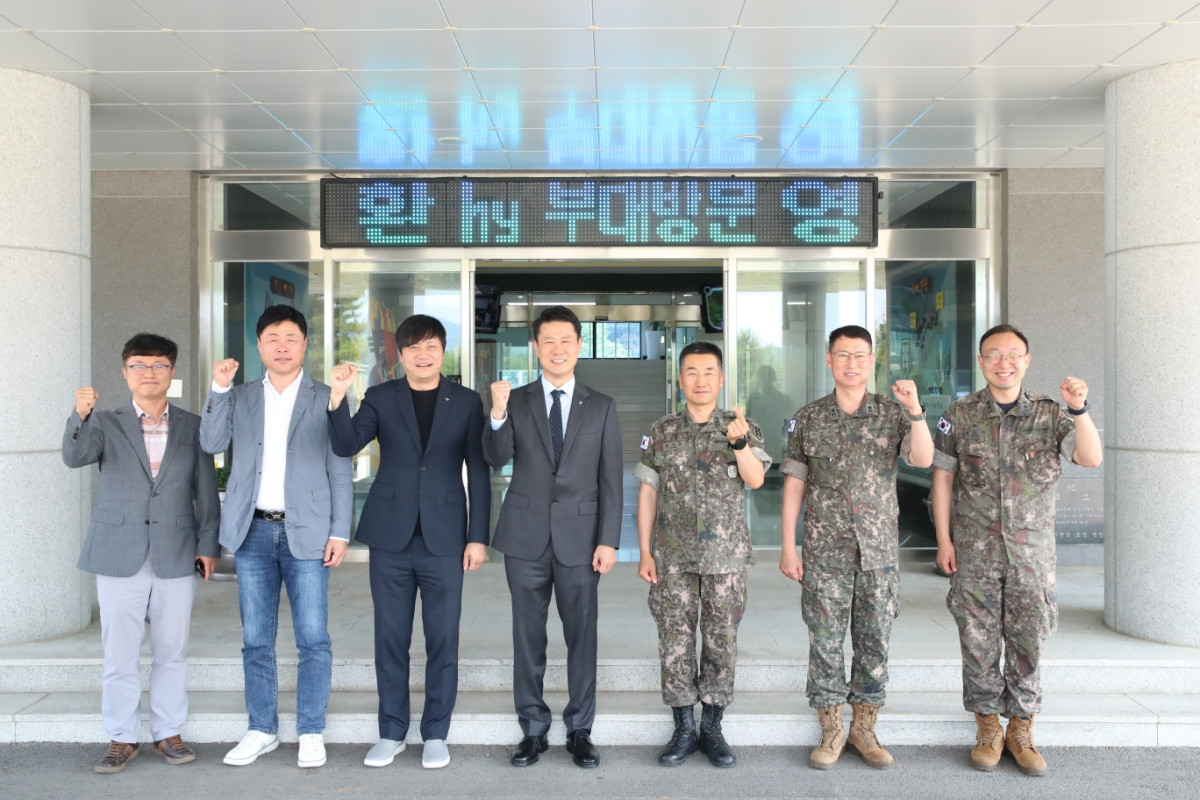 ▲hy, 육군 제25보병사단에 2000만원 상당 위문금품 전달. (사진제공=hy)