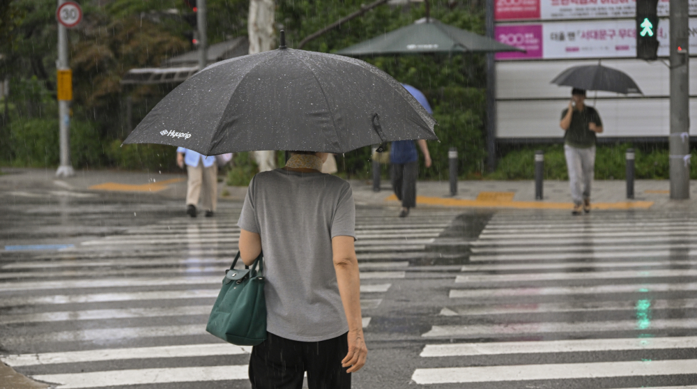 ▲제주·남부 호우주의보…물폭탄 비상 안전재난문자 발송…남부지역 산사태 주의 문자도 발송 (이투데이DB)