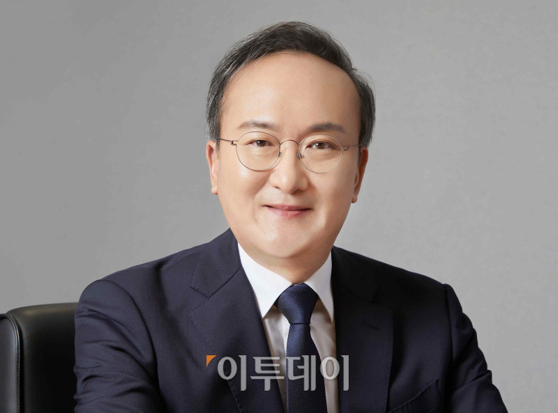 ▲이석희 전 SK하이닉스 사장이 파운드리 부문 수석 부사장으로 국 반도체 업체 인텔에 합류했다. (사진제공 SK온)