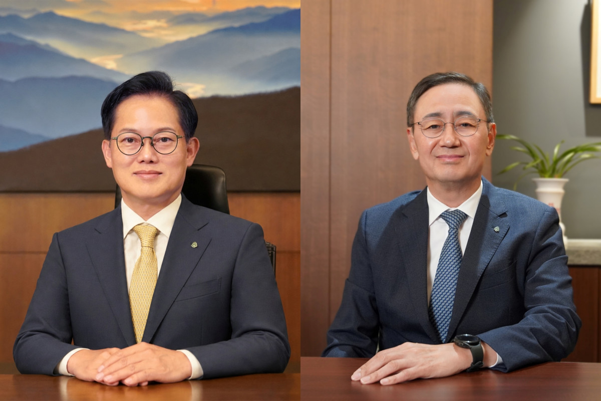 ▲김대일 신영증권 신임 대표이사(왼쪽)와 금정호 대표이사. (사진제공=신영증권)