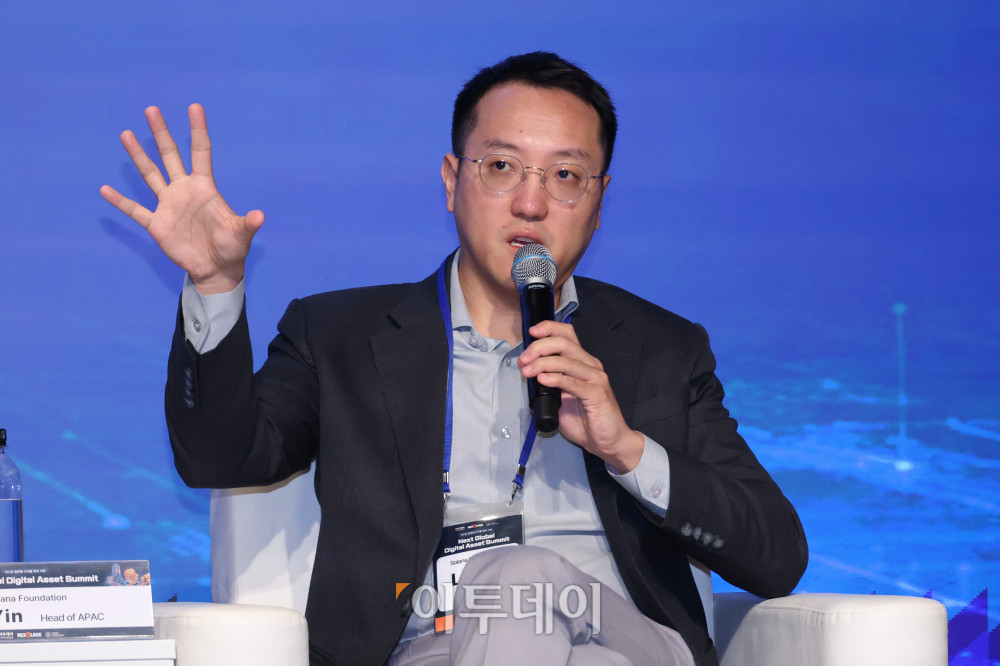 ▲루인(Lu Yin) 솔라나 재단 아시아·태평양(APAC) 총괄이 19일 서울 강남구 웨스틴 서울 파르나스에서 열린 2026 넥스트 글로벌 디지털 에셋 서밋(NGDA 2026)에서 'RWA 토큰화 누가 주도권을 쥘 것인가'를 주제로 패널토론을 하고 있다. 이투데이와 넥스블록(NEXT BLOCK)이 주최하고 넥스블록, 이투데이피엔씨, 타이거리서치가 주관하는 이번 행사는 '글로벌 주도권 확보를 위한 RWA 토큰화 인사이트'를 주제로 국내외 전문가들이 모여 토큰화의 미래를 논의하고 주도권 확보 전략을 모색한다. 고이란 기자 photoeran@