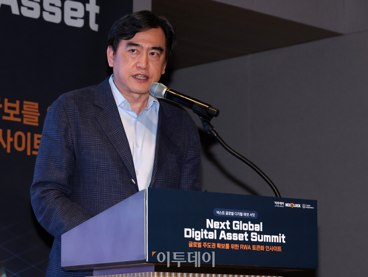 ▲조셉 치(Joseph Chee) 솔라나 컴퍼니 회장 겸 최고경영자(CEO))가 19일 서울 강남구 웨스틴 서울 파르나스에서 열린 2026 넥스트 글로벌 디지털 에셋 서밋(NGDA 2026)에서 '온체인 금융의 새로운 가능성'을 주제로 강연하고 있다. 이투데이와 넥스블록(NEXBLOCK)이 주최하고 넥스블록, 이투데이피엔씨, 타이거리서치가 주관하는 이번 행사는 '글로벌 주도권 확보를 위한 RWA 토큰화 인사이트'를 주제로 국내외 전문가들이 모여 토큰화의 미래를 논의하고 주도권 확보 전략을 모색한다. 고이란 기자 photoeran@ (이투데이DB)