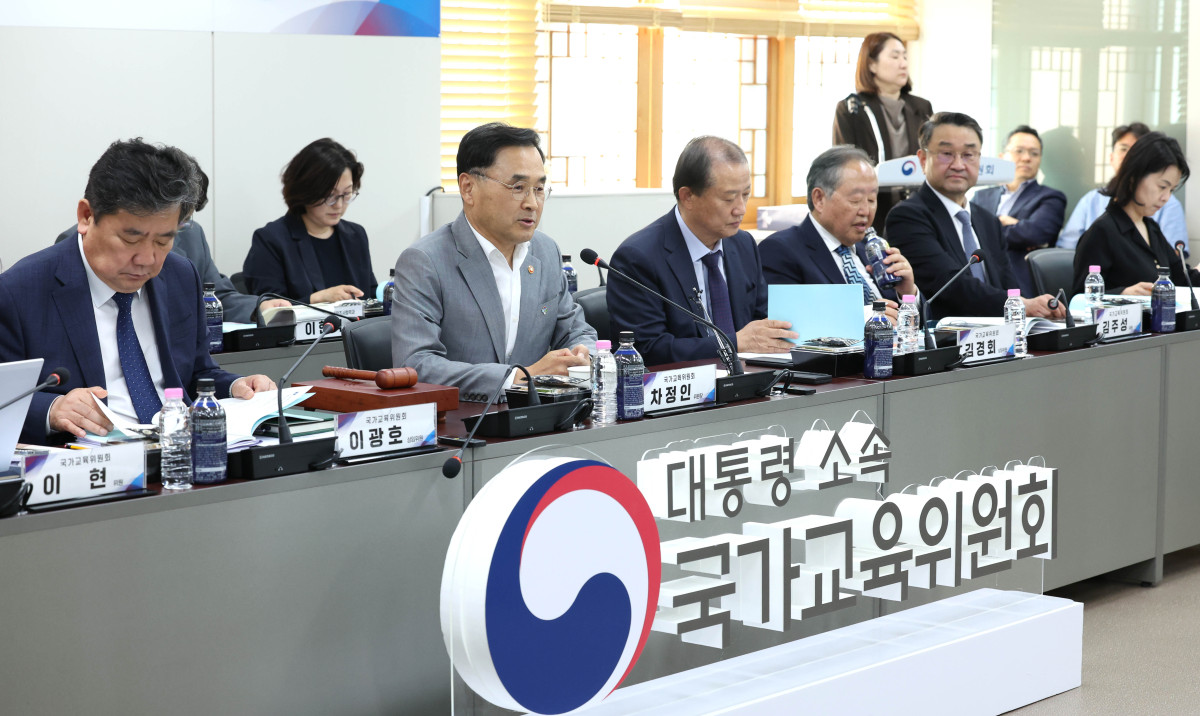 ▲차정인 국가교육위원회 위원장이 11일 오후 서울 종로구 정부서울청사에서 위원회 2026년 제6차 회의를 주재하고 있다. (뉴시스)