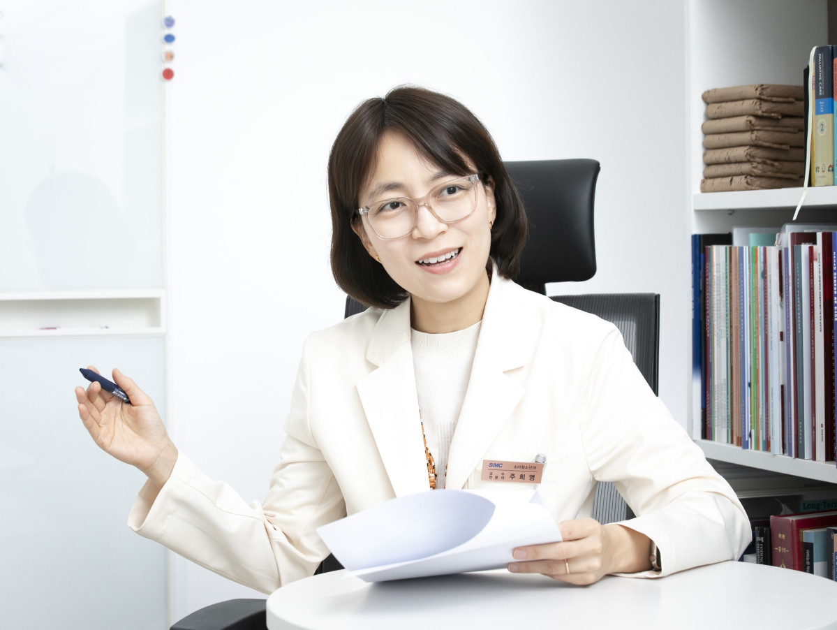 ▲주희영 삼성서울병원 소아청소년 혈액종양분과 주희영 교수가 최근 병원 진료실에서 본지와 만나 “소아 급성림프모구성백혈병(ALL) 치료에서 가장 중요한 것은 재발을 막는 것”이라고 강조했다. (이투데이DB)