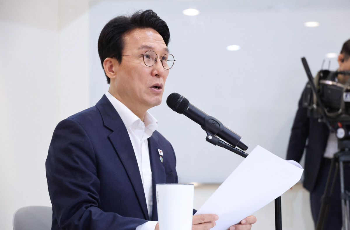 ▲김민석 국무총리가 22일 서울 종로구 정부서울청사 별관에서 열린 출입기자 간담회에서 지난 1년의 성과를 되돌아보고 있다. (연합뉴스)