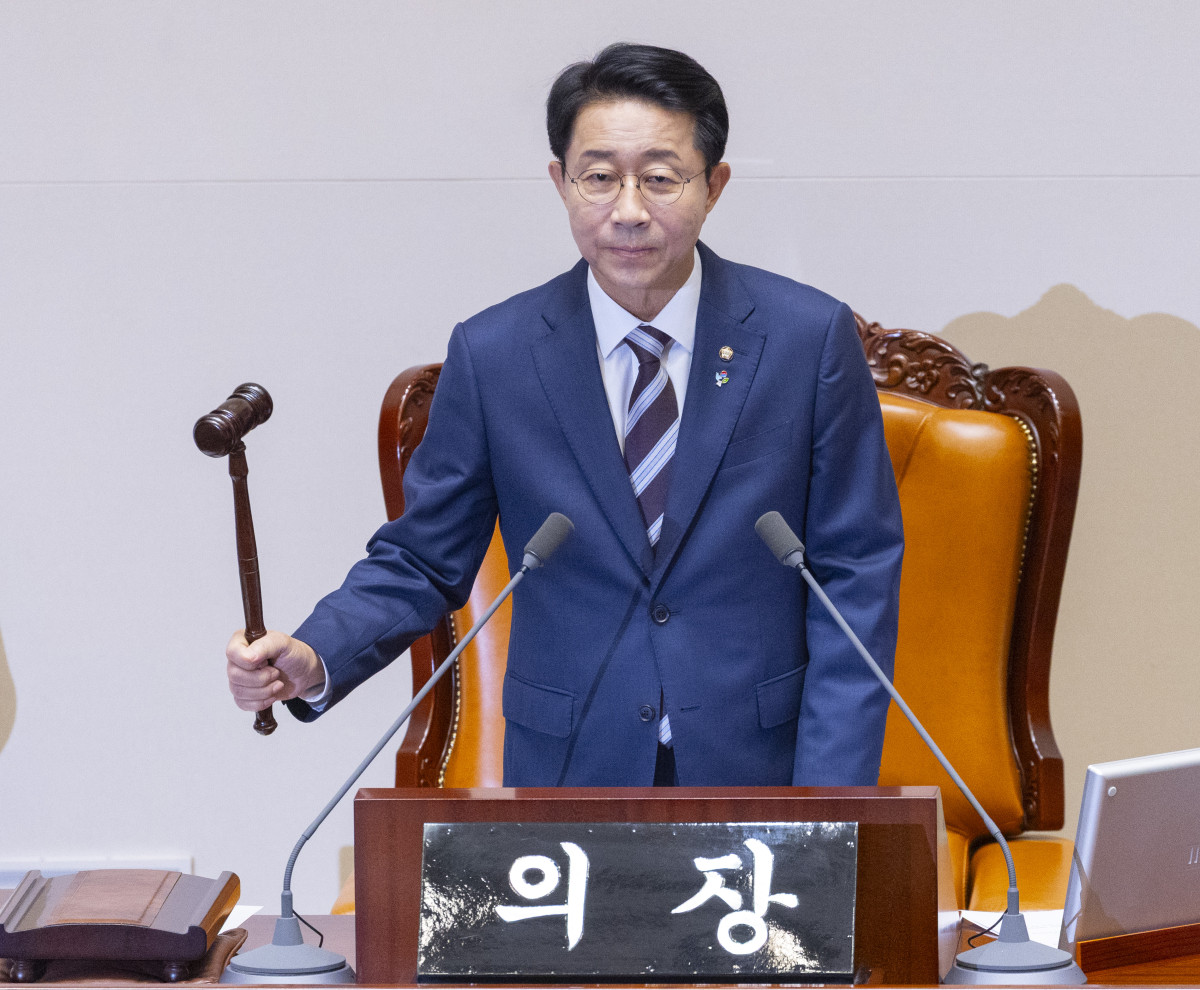 ▲조정식 국회의장이 18일 국회에서 열린 6월 임시국회 3차 본회의를 개회하고 있다. (사진=연합뉴스)