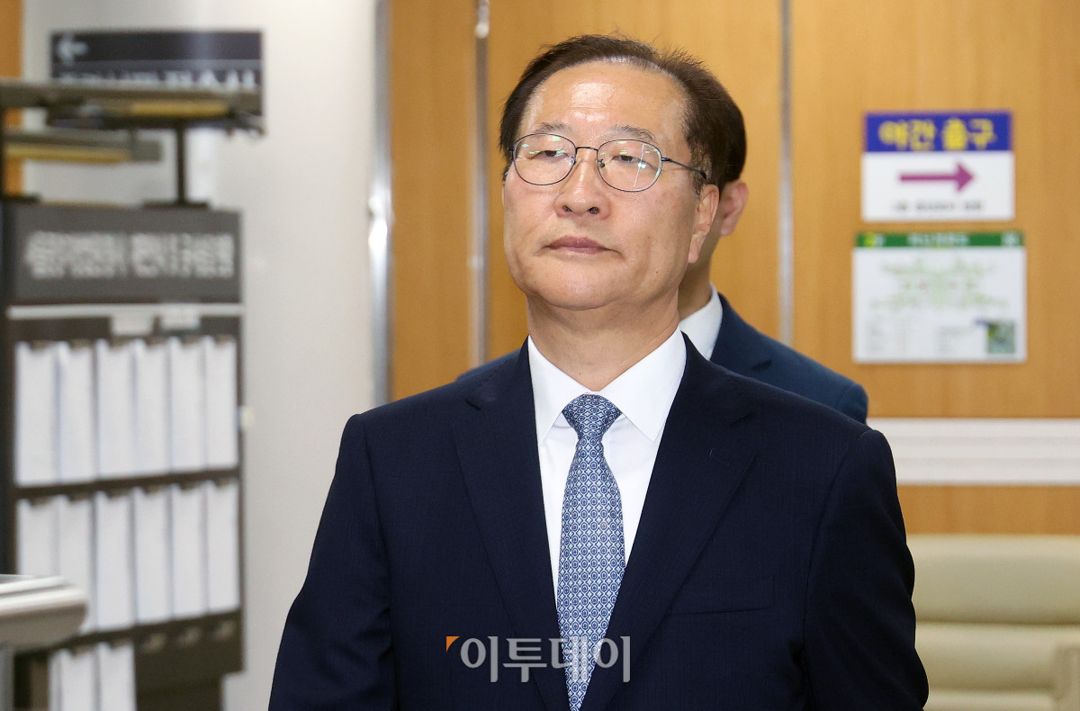 ▲내란중요임무종사 혐의로 기소된 박성재 전 법무부 장관이 22일 서울 서초구 서울중앙지방법원에서 열린 1심 선고 공판에 출석하고 있다. 사진공동취재단