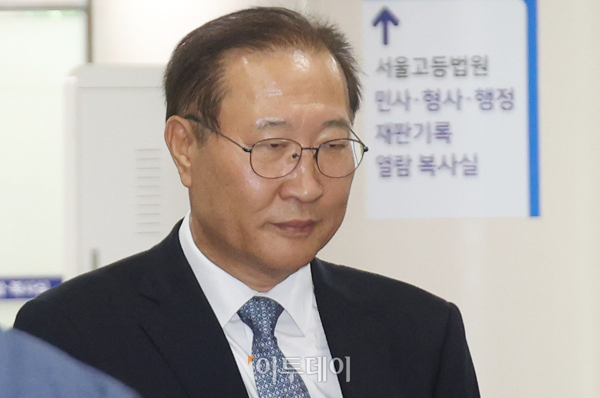 ▲내란중요임무종사 혐의로 기소된 박성재 전 법무부 장관이 22일 서울 서초구 서울중앙지방법원에서 열린 1심 선고 공판에 출석하고 있다. 사진공동취재단