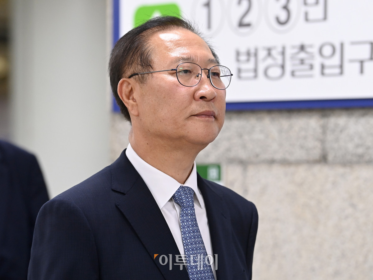 ▲내란중요임무종사 혐의로 기소된 박성재 전 법무부 장관이 22일 서울 서초구 서울중앙지방법원에서 열린 1심 선고 공판에 출석하고 있다. 사진공동취재단