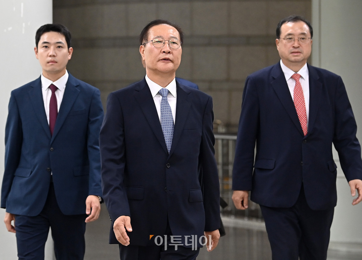 ▲내란중요임무종사 혐의로 기소된 박성재 전 법무부 장관이 22일 서울 서초구 서울중앙지방법원에서 열린 1심 선고 공판에 출석하고 있다. 사진공동취재단