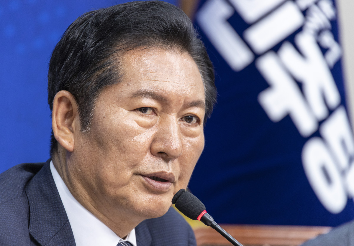 ▲더불어민주당 정청래 대표가 22일 국회에서 민주당 한반도평화신전략위원회가 '이란전쟁, 북중정상회담 그리고 한반도'를 주제로 개최한 긴급 국제정세 토론회에 참석해 발언하고 있다. 사진=연합뉴스