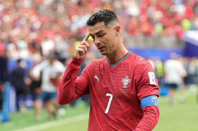 ▲미국 텍사스주 휴스턴 포르투갈의 크리스티아누 호날두가 2026 FIFA 월드컵 K조 포르투갈과 콩고민주공화국의 경기에서 1-1로 비긴 뒤 그라운드를 빠져나가고 있다. 17일(현지시간) 미국 텍사스주 휴스턴의 휴스턴 스타디움.