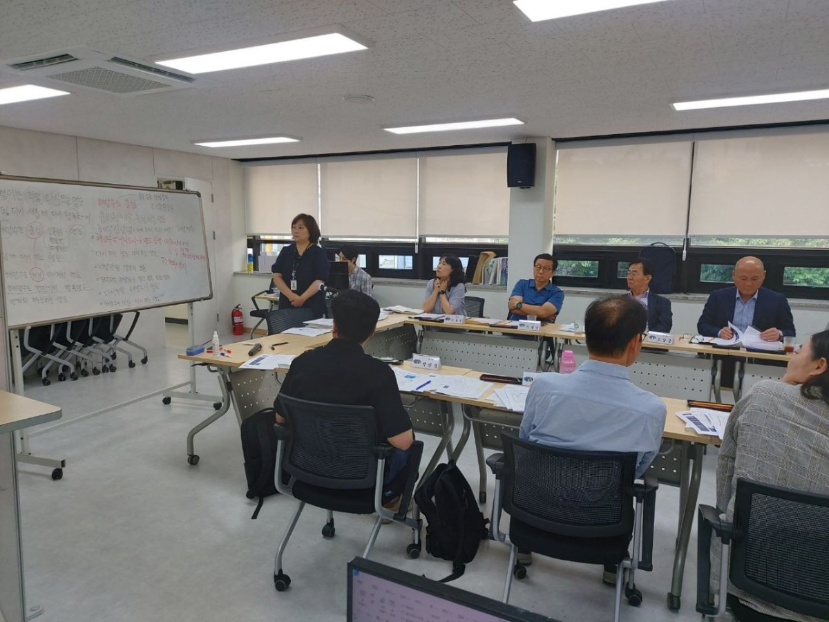 ▲영도구청장직 인수위원회가 민선9기 구정 슬로건 결정 회의를 진행중이다. (서영인 기자 @hihiro)