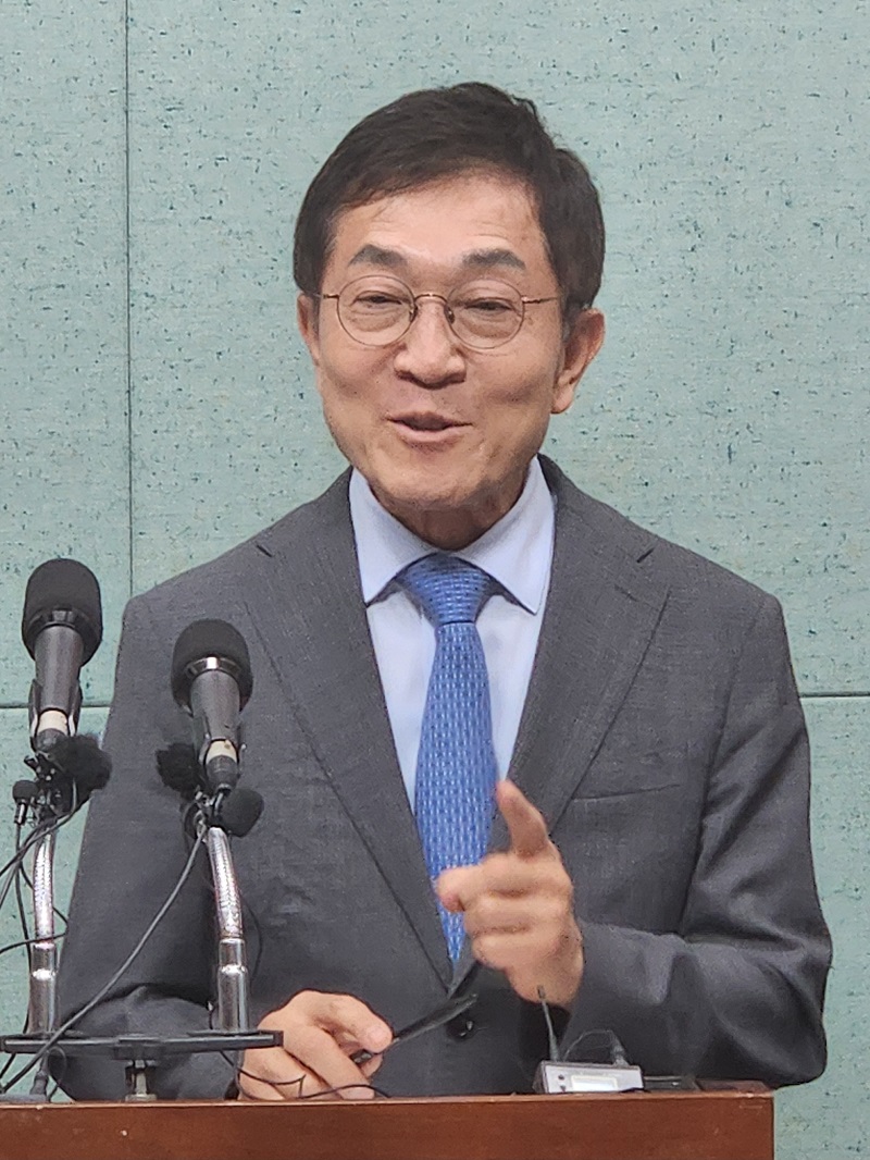 ▲신형식 전북도지사직 인수위원장이 전북도의회에서 민선 9기 도정 방향과 전북성장공사 설립 구상을 설명하고 있다. (사진제공=전북특별자치도)
