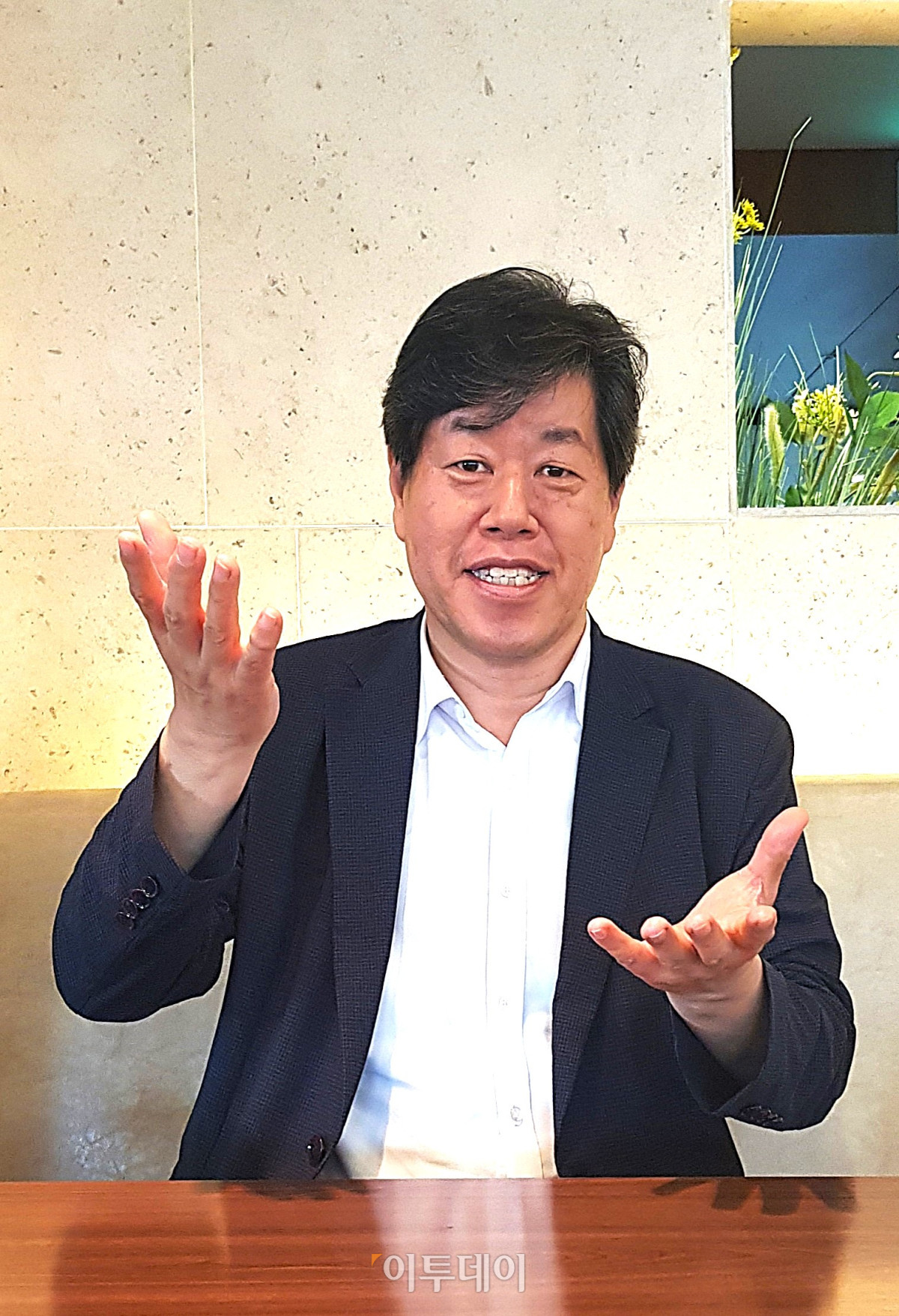 ▲김의승 강남구청장직 인수위원회 위원장이 23일 서울 중구 한국프레스센터에서 본지와 인터뷰를 진행하고 있다. (사진 = 박일경 기자 ekpark@)