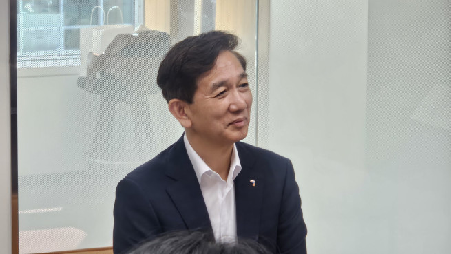 ▲23일 여의도 금융투자협회에서 황성엽 금융투자협회장이 기자들과 대화를 하고 있다. (유한새 기자 @bird)