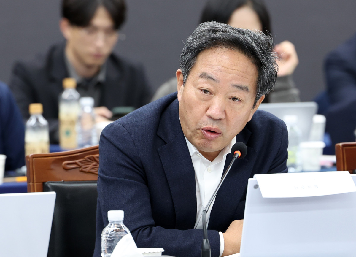 ▲20일 강원 정선군 강원랜드에서 열린 국회 산업통상자원중소벤처기업위원회 국정감사에서 국민의힘 강승규 의원이 피감기관에 자료를 요청하고 있다. (연합뉴스)