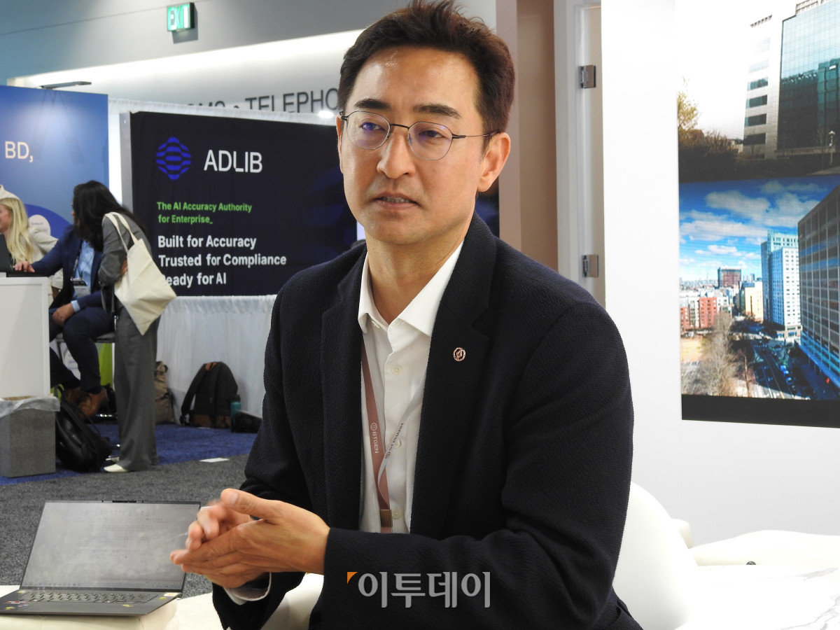 ▲오윤석 동아ST R&D 부사장이 22일(현지시간) 미국 샌디에이고에서 열린 바이오USA 행사장에서 본지와 인터뷰를 갖고 “동아ST가 보유한 연구개발 역량과 글로벌 네트워크를 바탕으로 선택한 파이프라인을 성과로 연결하는 데 집중하겠다”고 밝혔다. (노상우 기자 nswreal@)