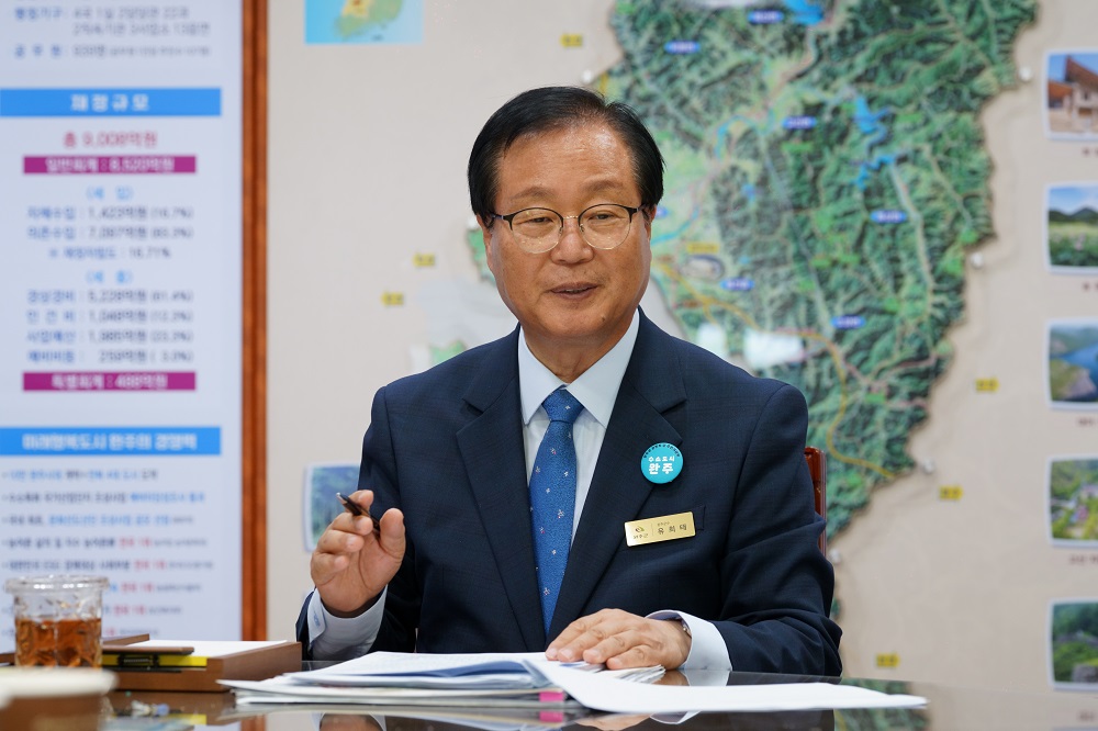 ▲민선 9기 완주 군정의 핵심 비전과 군민들에게 전하고 싶은 얘기를 하고 있다. (사진제공=조경환 기자)