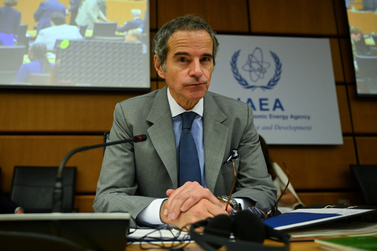 ▲라파엘 그로시 국제원자력기구(IAEA) 사무총장이 8일 회의를 준비하고 있다. (빈/로이터연합뉴스)