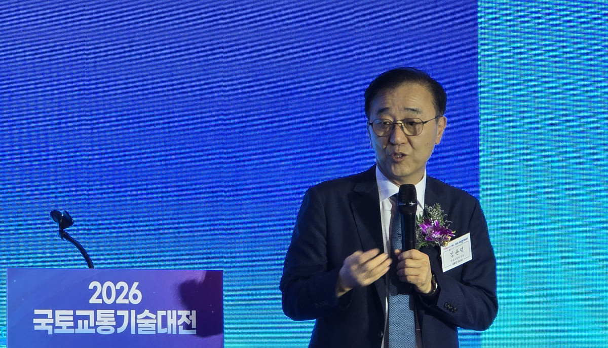 ▲김윤덕 국토교통부 장관이 24일 서울 강남구 코엑스에서 열린 ‘2026 국토교통기술대전’ 개막식에서 인사말을 하고 있다. (사진제공=국토교통부)