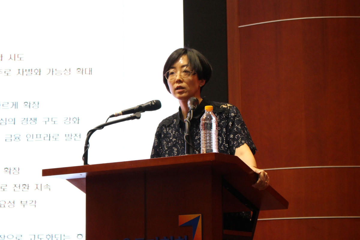 ▲한화투자증권 디지털자산리서치팀 최윤영 팀장은 24일 금융투자협회에서 열린 ‘제8회 블록체인 비즈니스포럼’에서 ‘하반기 디지털자산 전망: 제도권 편입과 인프라 확장 중심의 시장 개편’을 주제로 강연했다 (사진=염현주 기자)