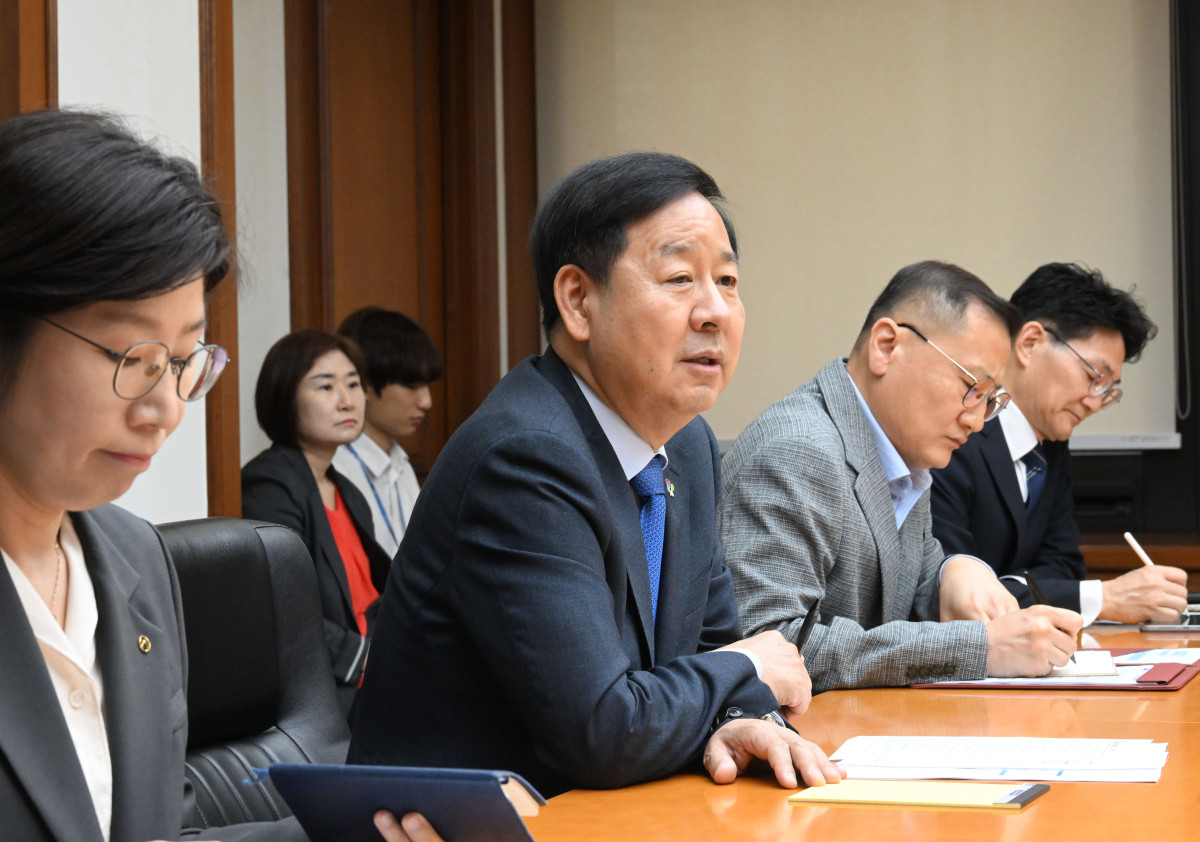 ▲구윤철 경제부총리 겸 재정경제부 장관이 6월 25일 서울 영등포구 한국수출입은행에서 열린 물가 관계기관 간담회에서 모두발언을 하고 있다. (재정경제부)
